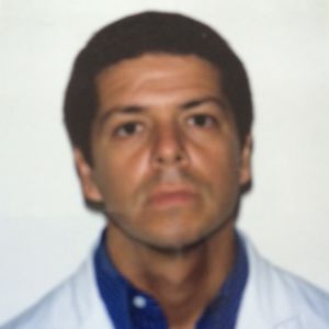 Dr. Víctor Verna
