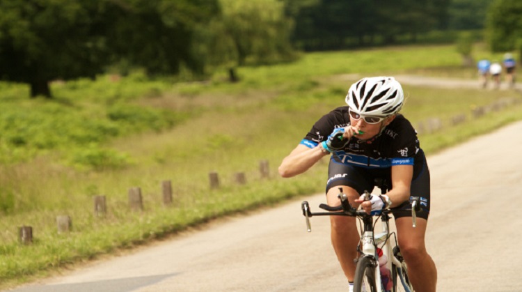 Efectos de la ingesta de gel energético sobre glucosa en sangre, lactato y medidas de rendimiento durante el ciclismo prolongado