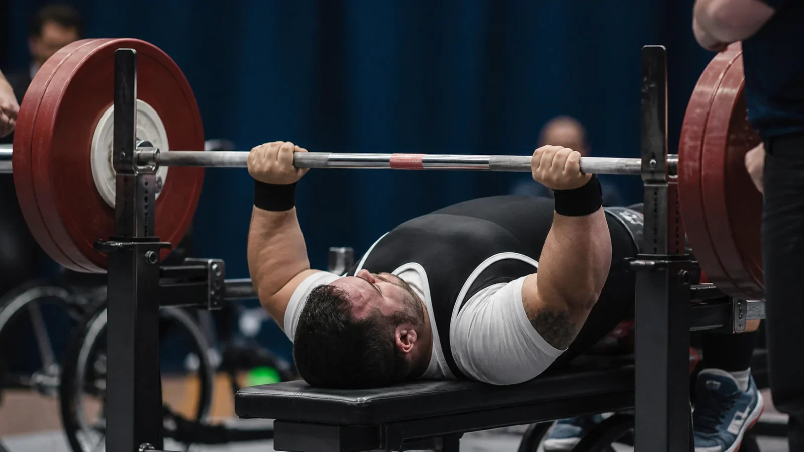 Variación de intentos en competición de powerlifters paralímpicos de élite