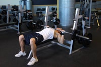 El ayuno intermitente y la restricción energética continua dan como resultado cambios similares en la composición corporal y la fuerza muscular cuando se combinan con un programa de entrenamiento de la fuerza de 12 semanas