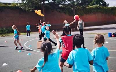 ¿Puede la agrupación de habilidades en educación física mejorar la actividad física de los niños?