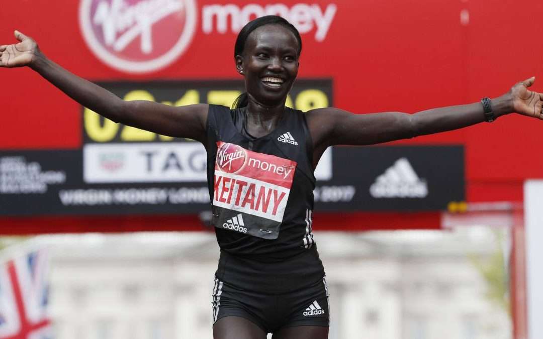 Corredores de larga distancia kenianos, ¿por qué ganan maratones?